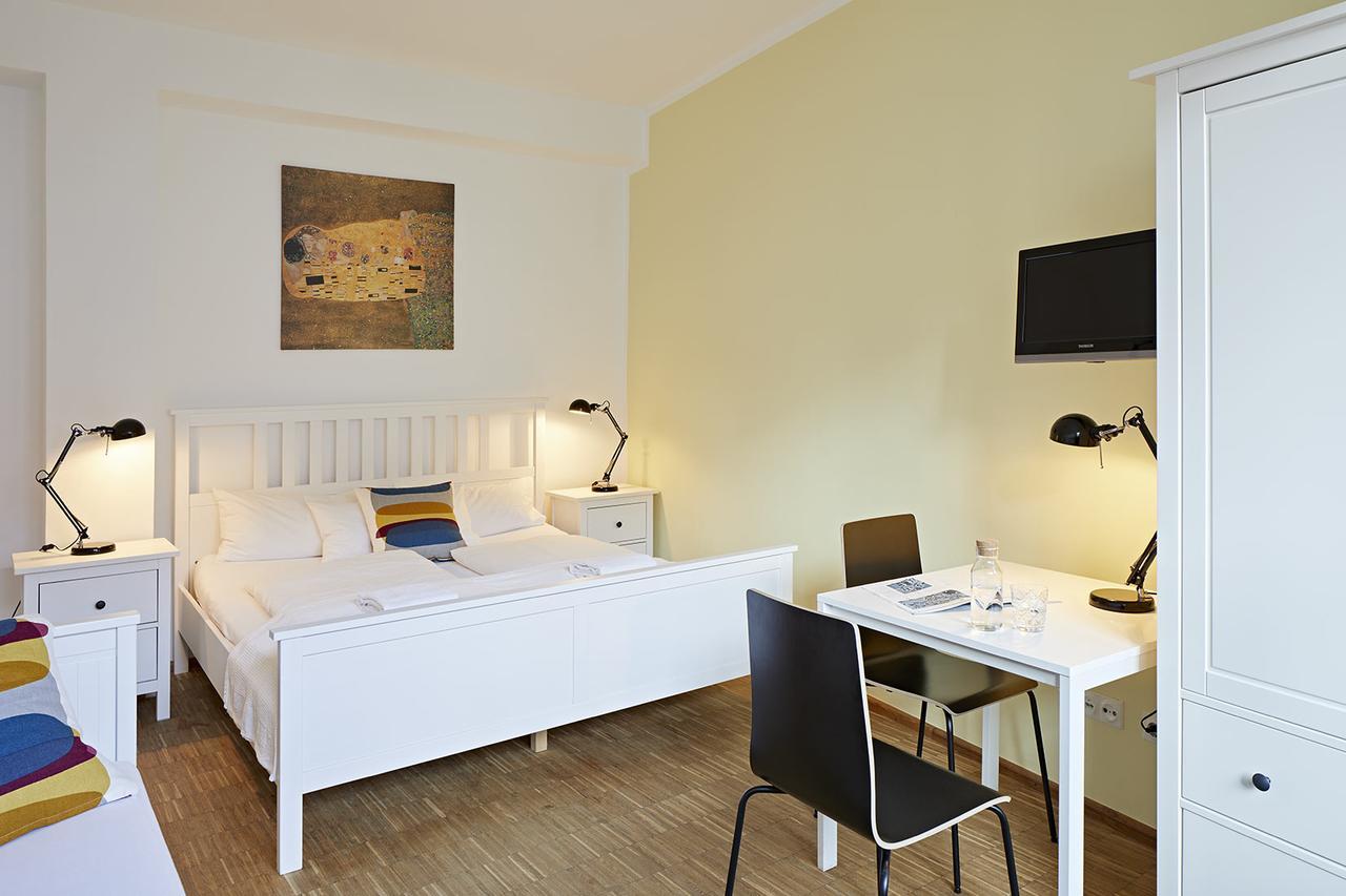Nonstop Hotel Augsburg - Ubernacht - Hostelhotelhome Екстериор снимка